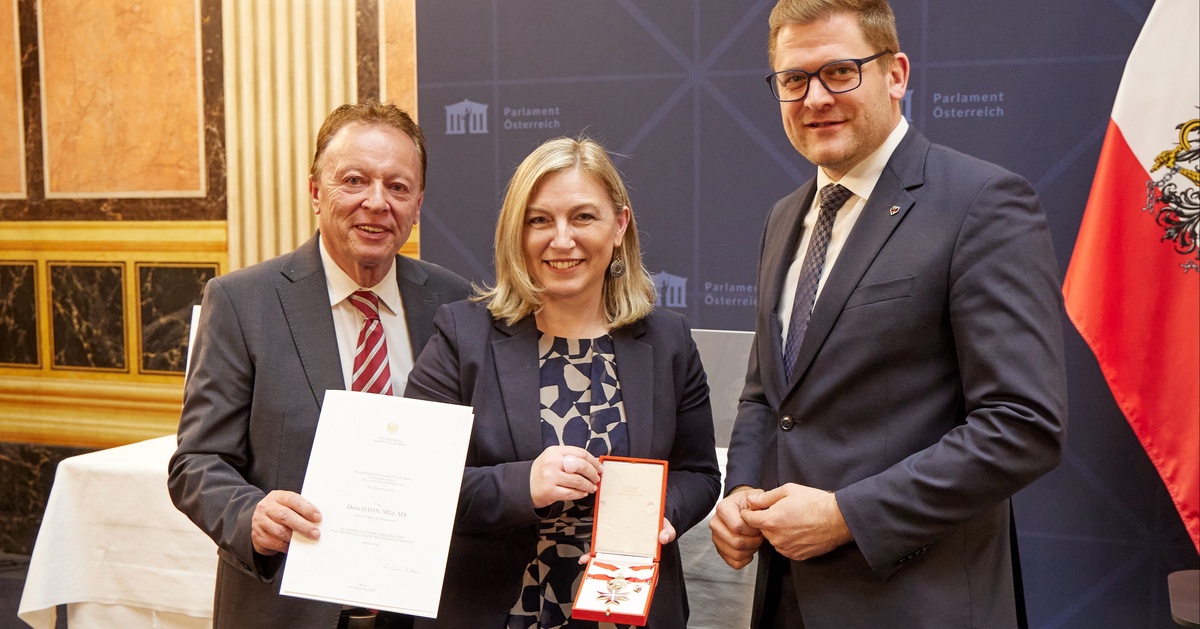  - &copy; v.l.n.r.: SPÖ NÖ Klubobmann Hannes Weninger, BV LAbg. Doris Hahn, Bundesratspräsident Markus Stotter - (c) Parlamentsdirektion/Thomas Topf 