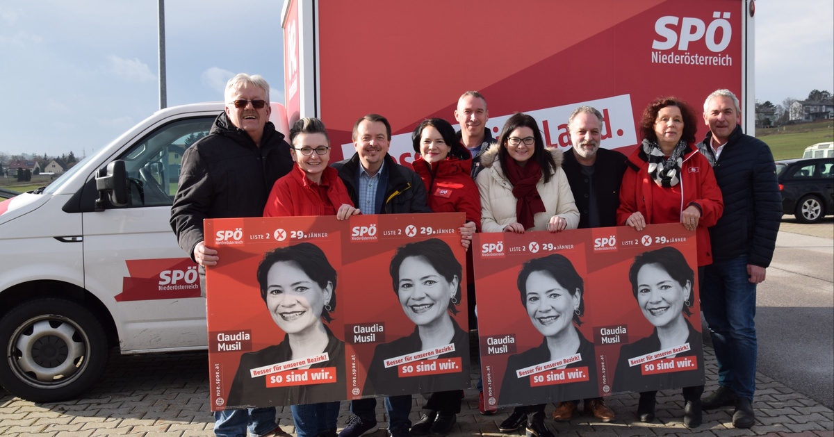  - © Die Landtagswahl-KandidatInnen des Bezirks Mistelbach (wegen Erkrankungen nicht vollständig): Hans-Peter Vodicka (Poysdorf), Biljiana Friedrich (Großengersdorf), Albert Bors (Wolkersdorf), Spitzenkandidatin Claudia Musil (Bockfließ), Stefan Anger (Großengersdorf), Bezirksvorsitzende NRin Melanie Erasim, Robert Vielnascher (Hochleithen), Roswitha Janka (Mistelbach) und Bgm. Mario Gaider (Hausbrunn).