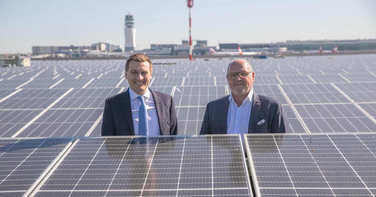  - &copy; Kontroll-Landesrat und SPÖ NÖ-Landesparteivorsitzender Sven Hergovich und Energiesprecher Alois Schroll beim Besuch einer der größten Photovoltaik-Anlage des Landes am Flughafen Wien-Schwechat. Das Projekt gilt als Vorzeigebeispiel für den Ausbau erneuerbarer Energie und zeigt, wie mehr Sonnenstrom langfristig zu leistbarer Energie für die Niederösterreicherinnen und Niederösterreicher beitragen kann.